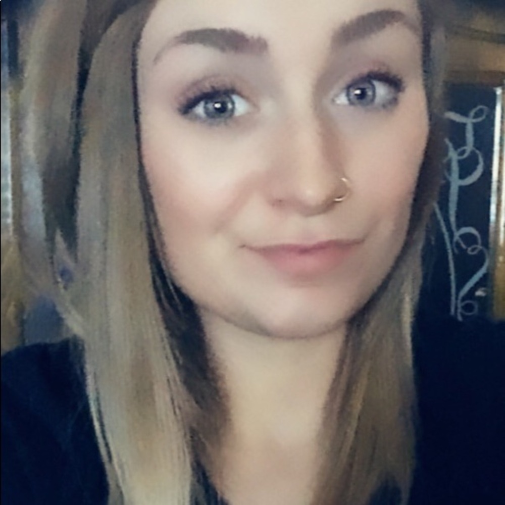 Meet your Posher, Danielle